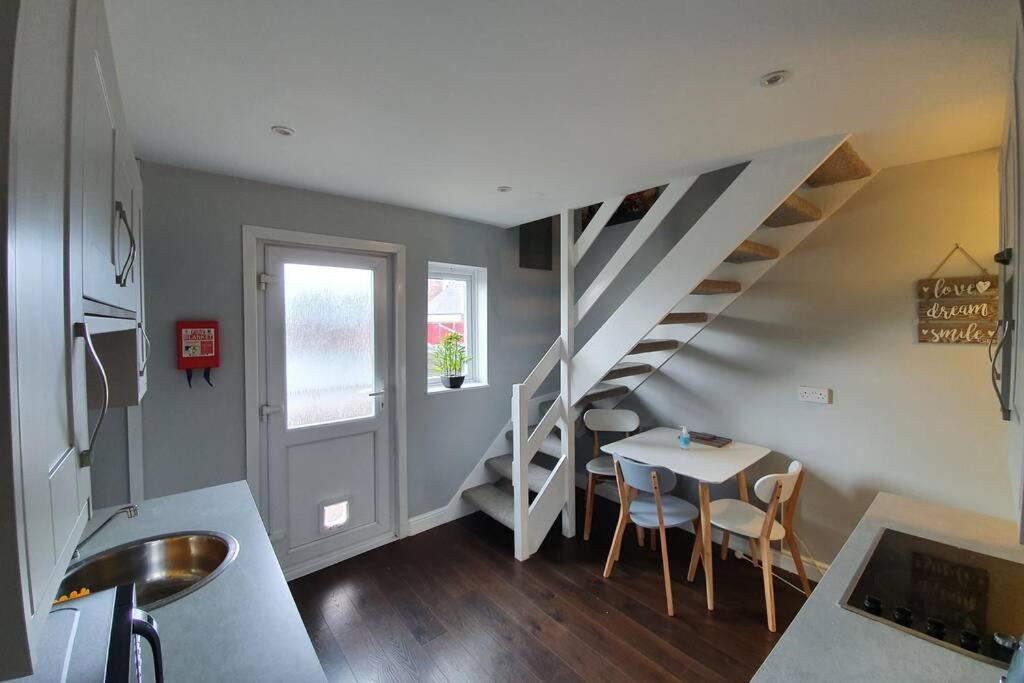 Cosy, Quirky, Comfy 'N' Chic House- Apartman Swindon Kültér fotó