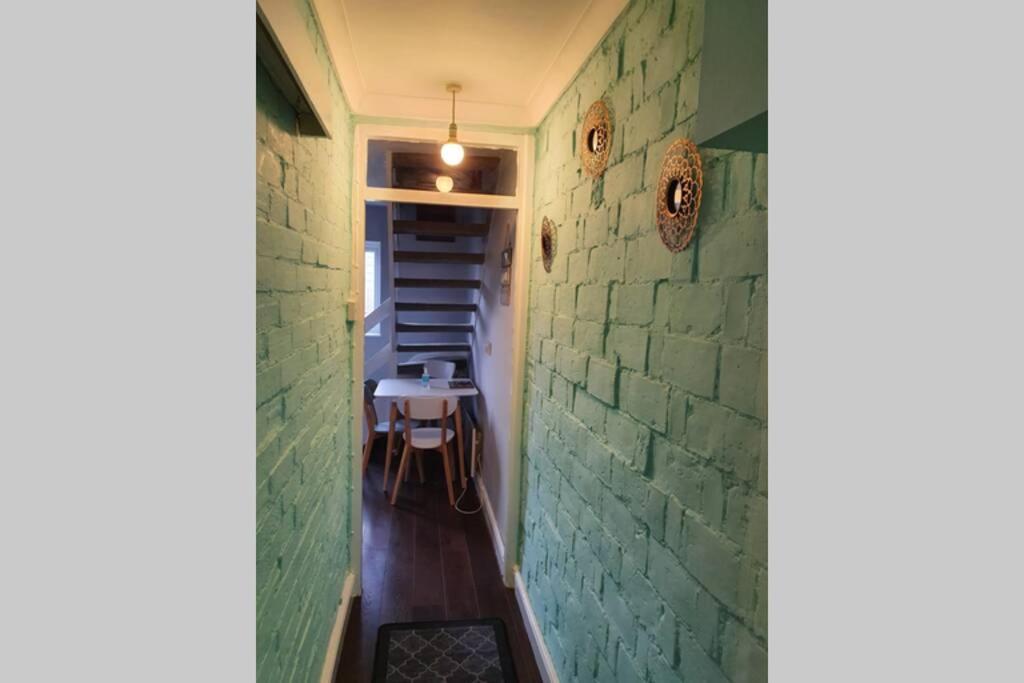 Cosy, Quirky, Comfy 'N' Chic House- Apartman Swindon Kültér fotó