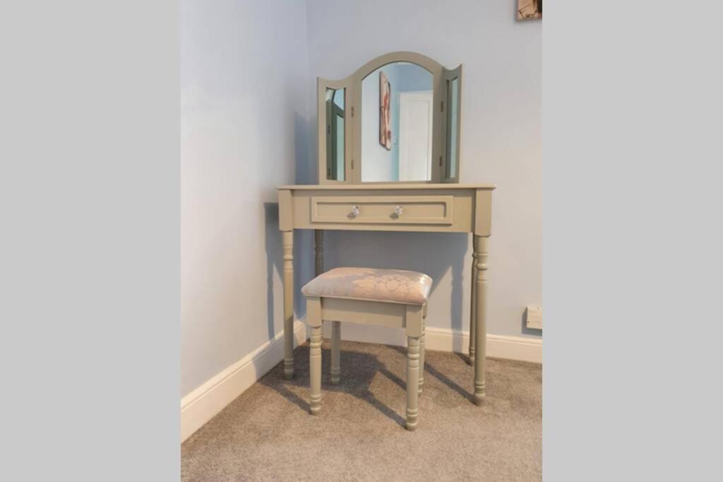 Cosy, Quirky, Comfy 'N' Chic House- Apartman Swindon Kültér fotó