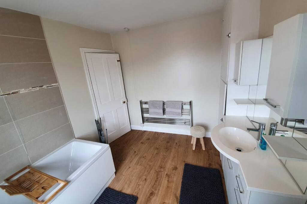 Cosy, Quirky, Comfy 'N' Chic House- Apartman Swindon Kültér fotó