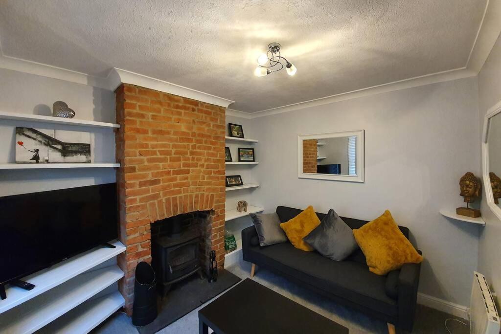 Cosy, Quirky, Comfy 'N' Chic House- Apartman Swindon Kültér fotó