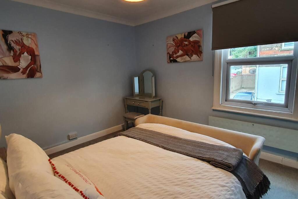 Cosy, Quirky, Comfy 'N' Chic House- Apartman Swindon Kültér fotó